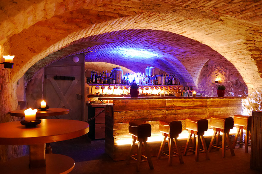 Mankei Bar im Gewölbekeller
