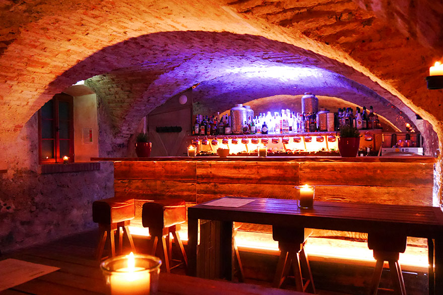Mankei Bar im Gewölbekeller