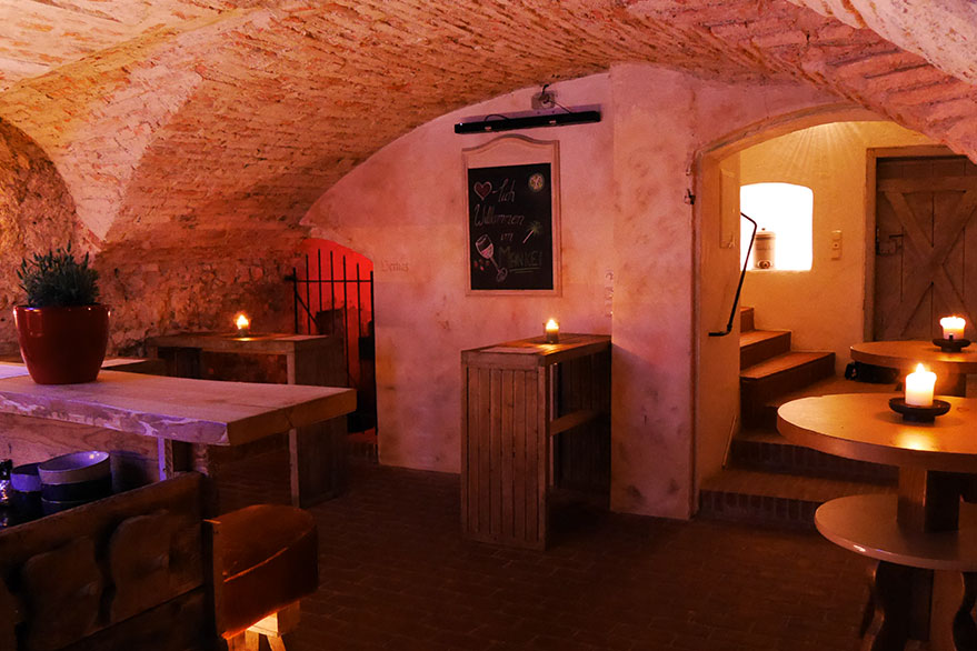 Mankei Bar im Gewölbekeller