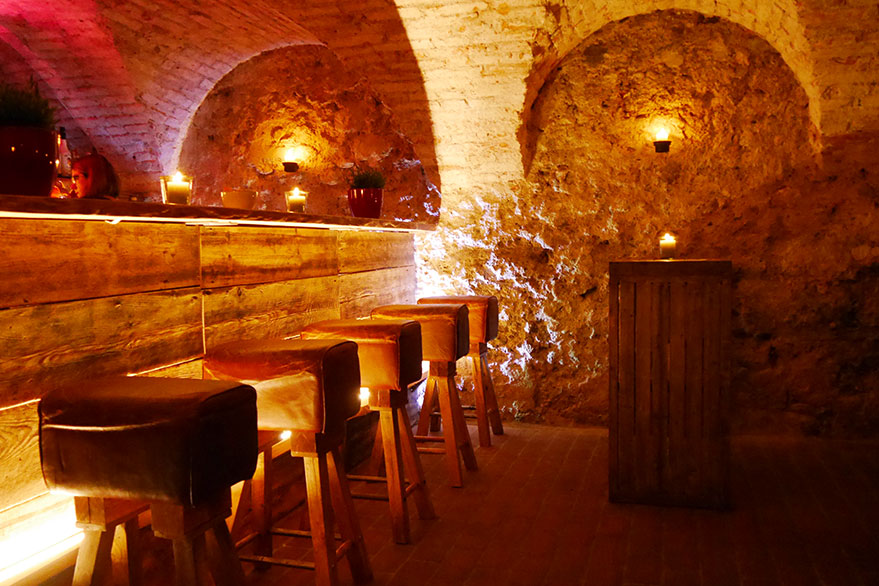 Mankei Bar im Gewölbekeller