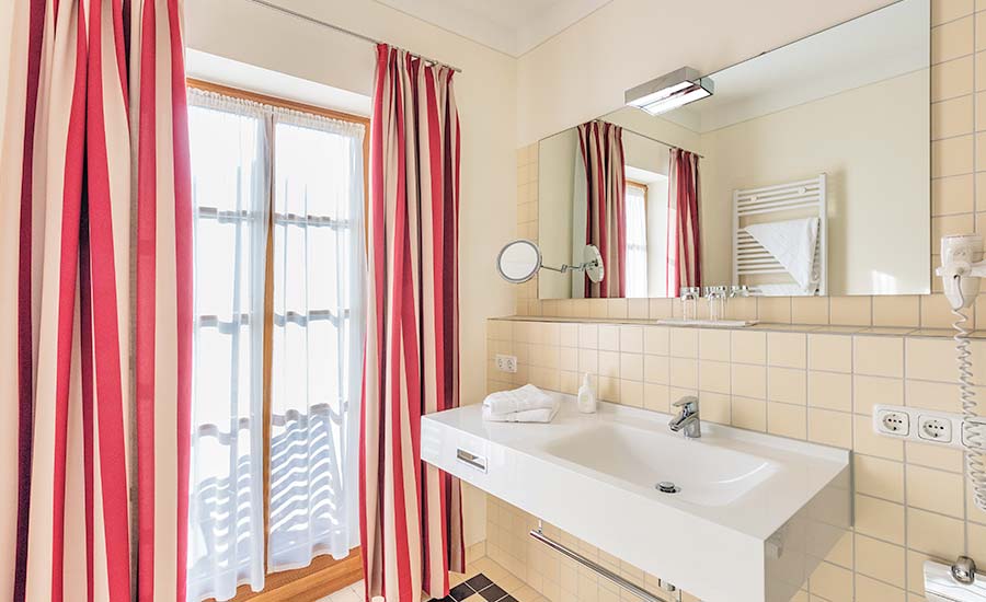 Zimmer 14, Anton Braith, Junior Suite